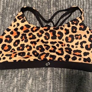 Curves abs Combatboots sports bra